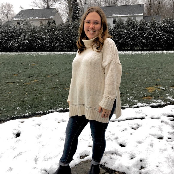 Meet your Posher, Nicole - Picture 2 of 4